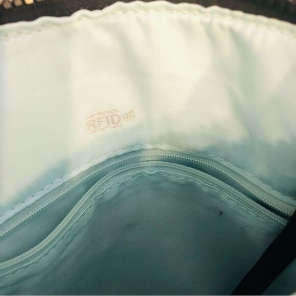 Tracker travel safe Crossbody purse with RFID protected pocket - Picture 7 of 7